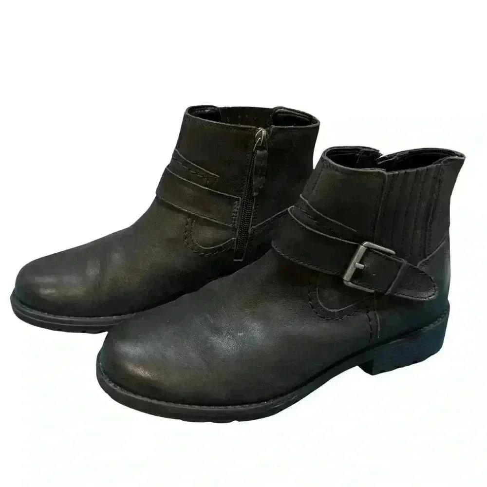 Clarks women’s 6.5 Clarkwell strap boots black buckle closure side zipper